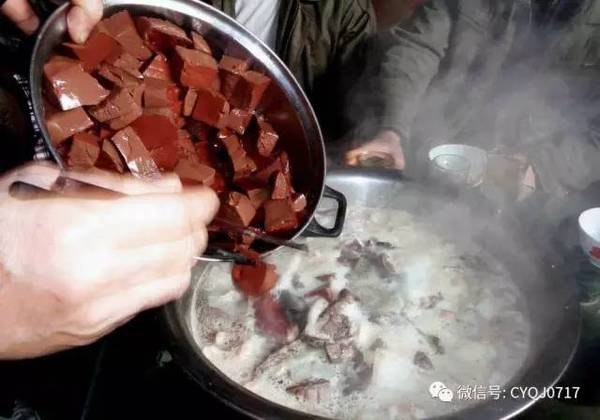 原味土家刨汤宴摆起来了 以最高礼遇迎接四方来客