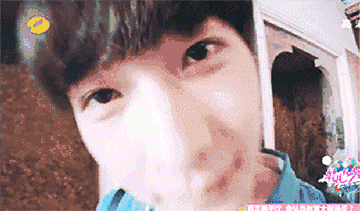 壁咚床咚摸头杀,美颜腹肌禁欲系,杨洋本人才是行走的撩妹苏神