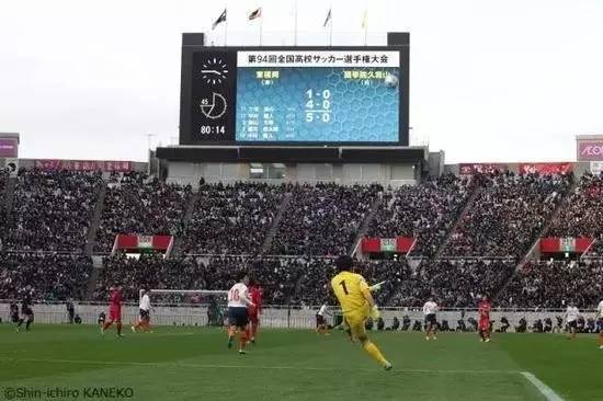 去年的第94届日本高中足球锦标赛v高中中,日本高中生场上表现出的技作文高中禁毒图片