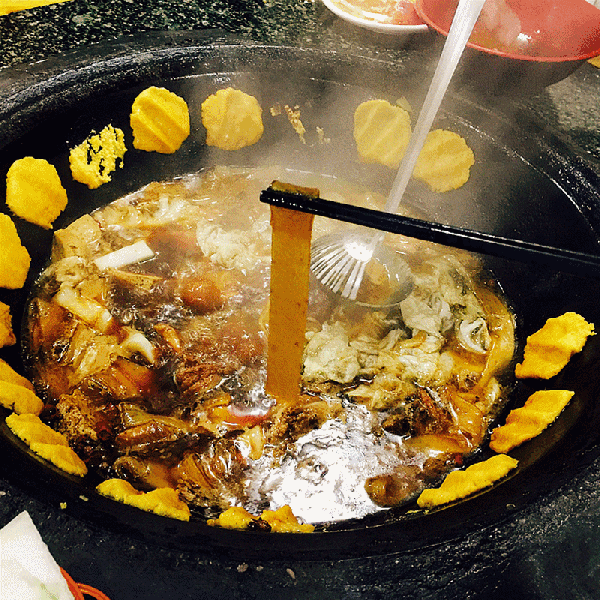 劈柴烧火地锅鸡,这鸡?我竟然接受了!-美食频道-手机