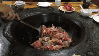 劈柴烧火地锅鸡,这鸡?我竟然接受了!-美食频道-手机