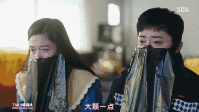 2016年主演韩影《釜山行》《密探》以及韩剧《孤单又灿烂的神-鬼怪》