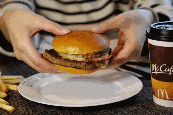 14宇宙首款麦当劳×米其林二星主厨汉堡开售 厉害到飞起来…仅28天