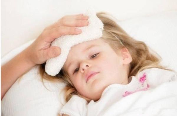 小孩发烧在生活中是常见的事情,特别是最近天气转冷,小孩体质相对较弱