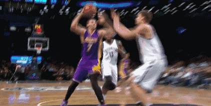 球起跳,对抗后还能抓住球扣进去 这臂展格里芬能羡慕死(小南斯身高206