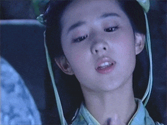 刘亦菲近照红衣红唇优雅迷人,大腿却不忍直视.