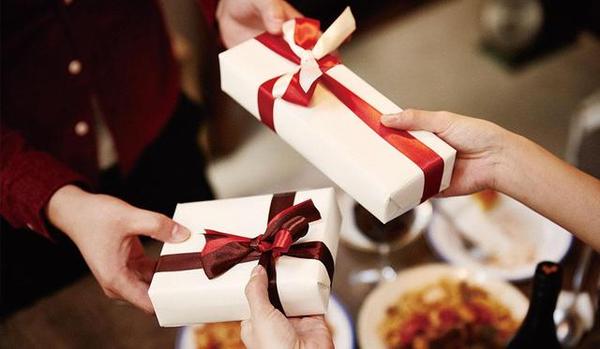 圣诞节将至,你了解美国人怎样交换礼物吗?