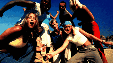 多彩妹告诉大家,这是反排木鼓舞 有着鼓声节奏强烈,舞姿豪放粗犷的