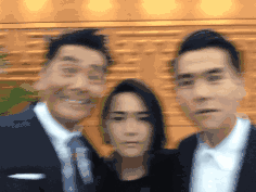 【小亿八卦】人家蹲点都是被发现恋情,怎么蹲彭于晏就