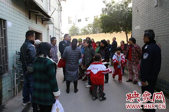 17岁少年被困传销组织 寄回带血图片向家人求