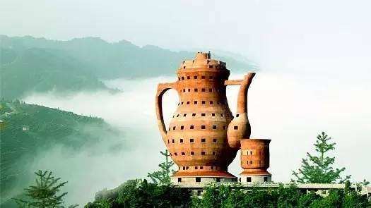 "天下第一壶"位于贵州省遵义市湄潭县城中心火焰山山顶.