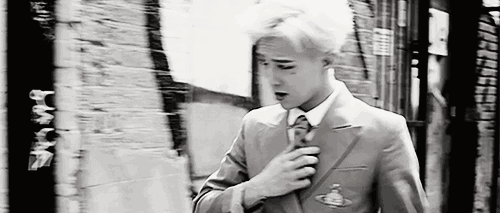 88年的gd权志龙作为big bang的队长,历经六年艰苦的练习生训练,出道十