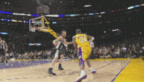 妖刀再次荣登背景帝,这个动作和上一个异曲同工之妙.