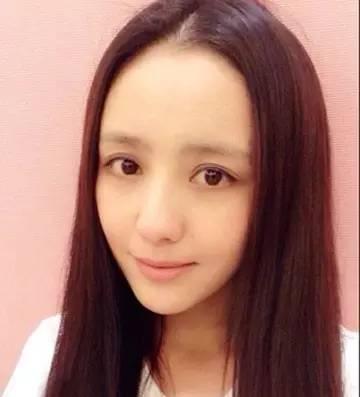 因为没有眉毛而吃亏的女明星佟丽娅算一个 五官标志脸型完美可是