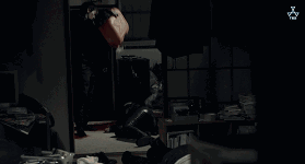 耳机里传来阵阵呻吟,一边是将死之人的呻吟,一边是高潮迭起的呻吟.