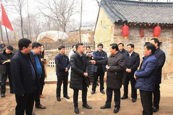 许昌市委书记武国定深入禹州市张家庄扶贫调研