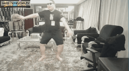 骚猪pdd惨遭网友恶搞,骚猪将成为联盟新英雄