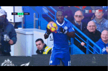 规则论:立正,站好,双手举过头顶。的抛界外球!