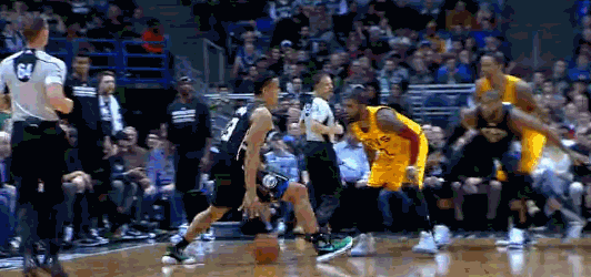 nba历史第一人!新秀菜鸟上演隔扣欧文反扣詹姆斯