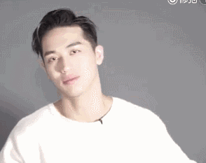 许魏洲露胸登上韩国杂志2017开年刊,迷妹们睁大眼睛舔