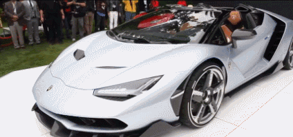 5吨,搭配v12发动机,拥有更快加速度的同时,最高时速可达每小时350公里