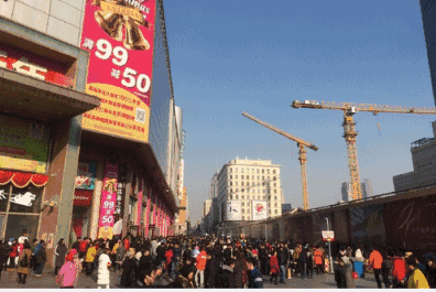 平安夜在天津过的n种方式,闷在家还是一起南京路南京路!