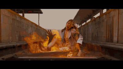 虽然这对于以惊悚吓人为目的的恐怖片来说,这样的设定有些戏剧化,但