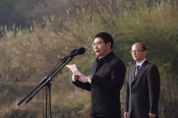 施工单位代表中铁隧道局总经理唐忠表态发言