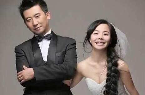 32岁王二妮与丈夫近照,送丈夫豪车父母几套豪宅