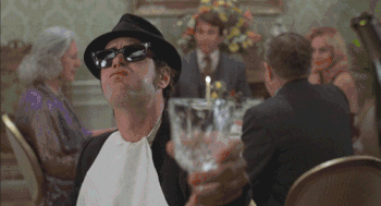 摇晃的红酒杯,摇好了才能