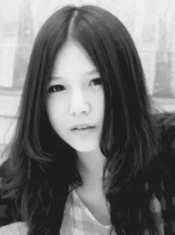 娱乐圈又一女星去世!90后创作女歌手本兮平安夜逝世,一路走好!