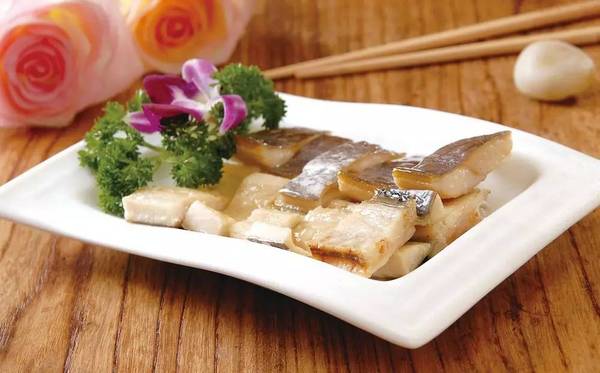 红烧鸡肉鲳鱼咖喱炒图片