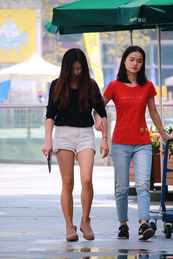 深圳映像旅拍集锦0069——萝莉的白色热裤白嫩街拍美腿