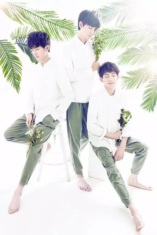 tfboys 今天预告视频已经释出,视频中,大美星空画面搭配着《萤火》