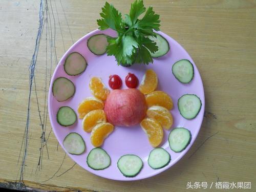 不一样的水果拼盘,创意寿司,美味果汁,分布于幼儿园场地之中.