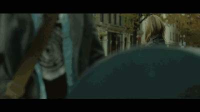 谢莉尔和前夫最后的拥抱,他们的婚姻在平淡中走向终结,曾经的激情已成