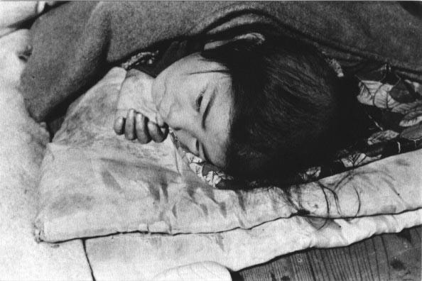 二战老照片:1945年原子弹爆炸后的广岛惨象