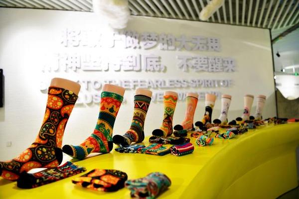 袜艺文化体验馆里的宣言墙.摄影/黄华