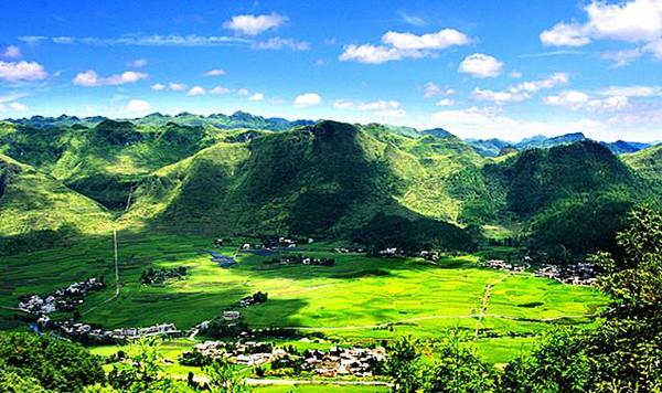 独山县东守两广,西望滇黔,南控东盟,北至天府,素有"贵州南大门","