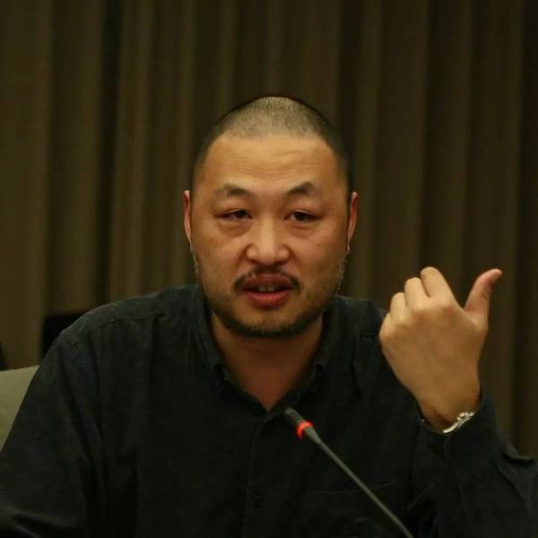 中国美术学院教授孔令伟