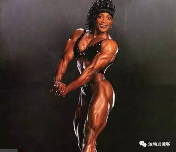 她是学霸拿过8次世界健美冠军,体格如绿巨人浩克