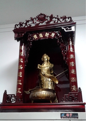 很多朋友在家里或办公场所会供奉神像,比如佛,观音,财神等等,不过供奉