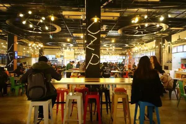 中国最美大学食堂 a7hgzi48579517081596.jpg