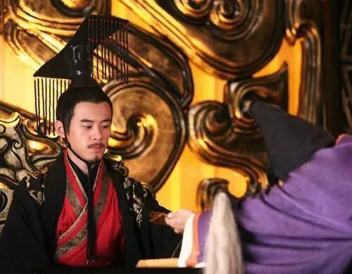 公元前154年,吴王刘濞联合楚王刘戊,赵王刘遂,济南王刘辟光,淄川王刘
