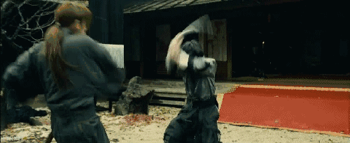 出演漫改真人电影『bakuman』时,与佐藤健共同饰演屌丝漫画家,被导演