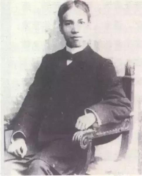 什么是思想家教育家政治家 a9kbtb689766190709.jpg