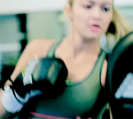 从网红成为超模!gigi hadid再也不是那个小胖妹