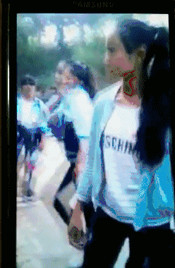 又见校园暴力,广西一女孩飞踹动图看得人心惊肉跳!
