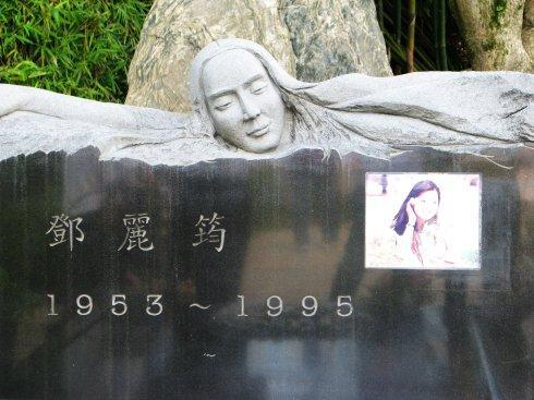 10张照片直击邓丽君墓地:面积不大,访客众多