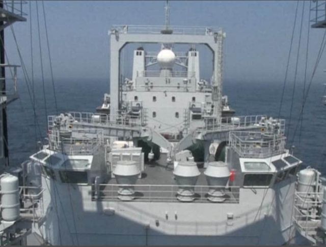 新型远洋综合补给舰——东平湖舰